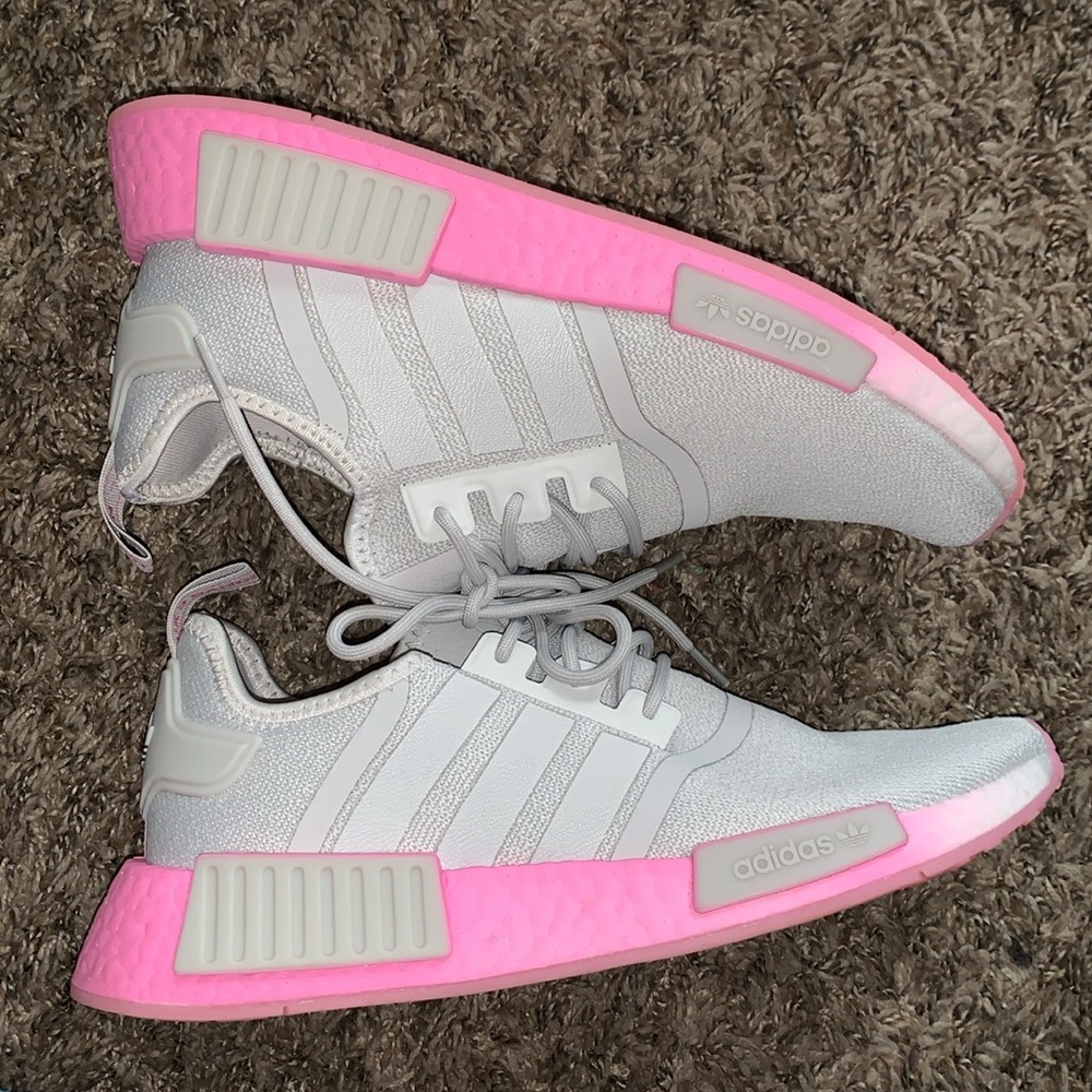 LIKE NEW, Adidas nmd_r1 sneakers!